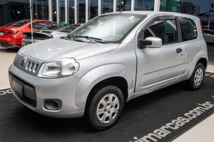 Fiat Uno Attractive 1.0 EVO Fire Flex 8V 5P 2013