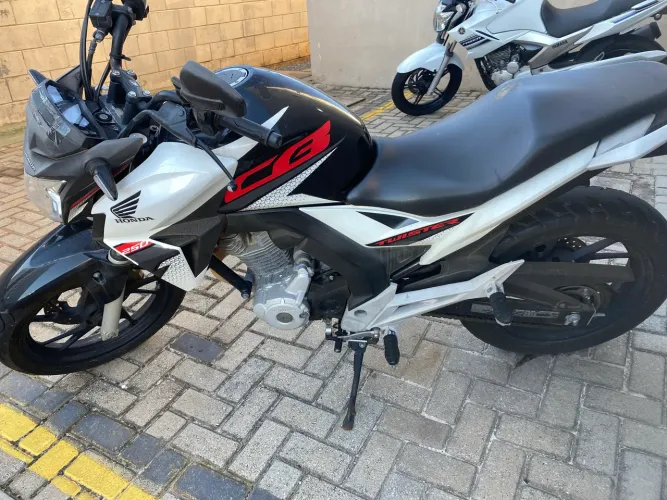 Vendo/troco moto baixo km