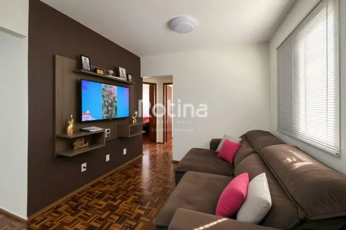 Apartamento 3 quartos (1 suíte) mobiliado perto do Praia Clube | 2 vagas, portaria 24h