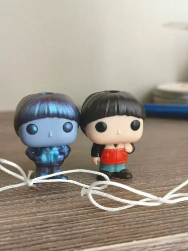 Dupla Funko Kinder Joy Stranger Things (Will) - Completos com Cordinha