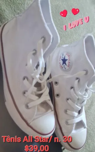 Roupas e sapatos infantis