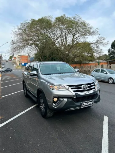 Toyota Hilux SW4 SR 4X2 2.7/ 2.7 Flex 16V Aut. 2017