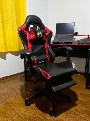 Cadeira Gamer Python Fly Reclinável com Apoio para os Pés - R$ 650