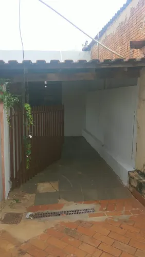 Casa antiga e de FUNDOS ao lado do shopping NS PLAZA 
