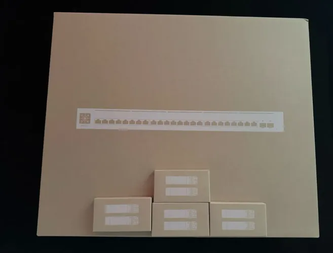 Kit Ubiquiti UniFi Pro Max 24 + 8 Módulos Ópticos SFP+ 10G