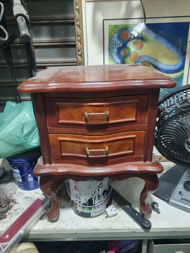 vendo  criado antigo em perfeito estado 