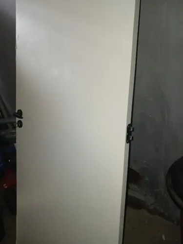 Vendo duas portas com fechadura de 68 centímetros cada
