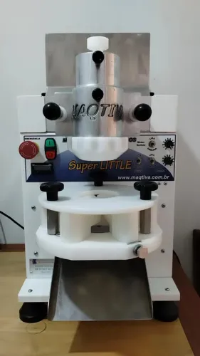 Vendo Máquina de Salgados e Masseira