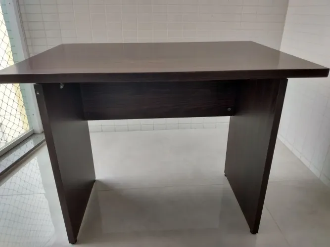 Mesa de escritório em MDF