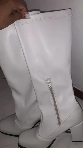 Vendo bota branca cano longo