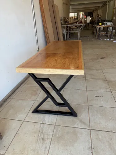 Mesa Metalon e madeira