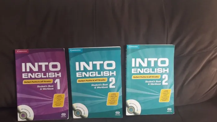 Livros de Inglês Into English 1, 2 e 3. R$100 cada