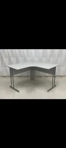 Mesa para escritório formato em L