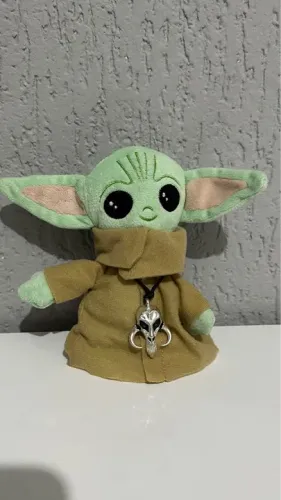 Boneco Baby Yoda Grogu Pelúcia com colar - Star Wars