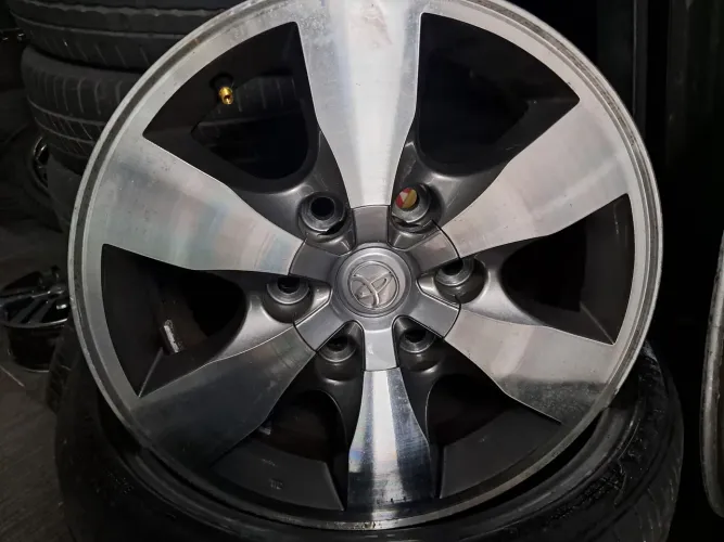 Roda aro 16 Toyota Sw4 Prata 6x139 jogo com Pneu 265 70 16 Xbri Semi novo