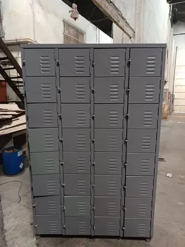 Vendo armário guarda celulares com 32 portinhas.( só Novos )Lê a Descrição