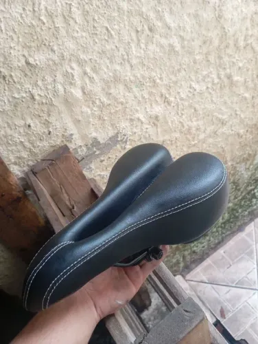 Banco de bike Novo, nunca usado + Corrente Nova.