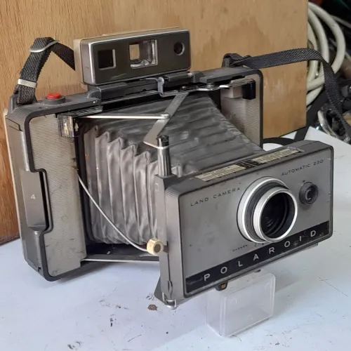 Câmera Polaroid Automática 250