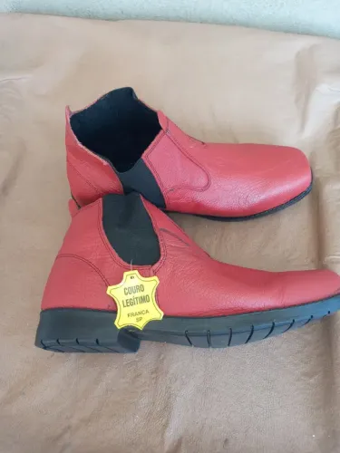 Bota botina em todas as cores e tamanho.