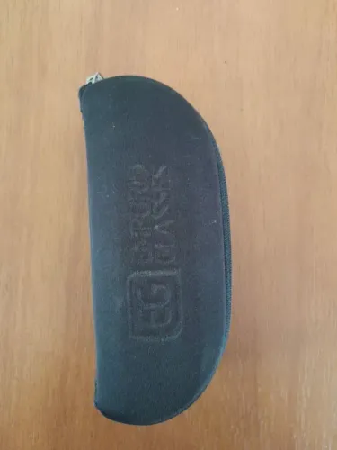 Porta óculos rígido