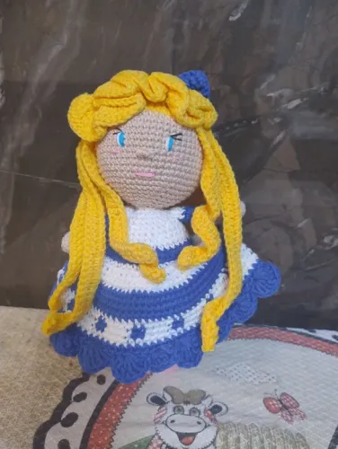 Boneca Amigurumi da Alice no país das maravilhas 