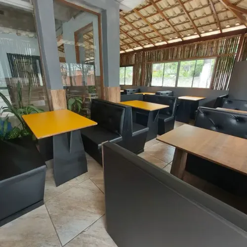 Cadeira e mesas pra bares e Restaurantes