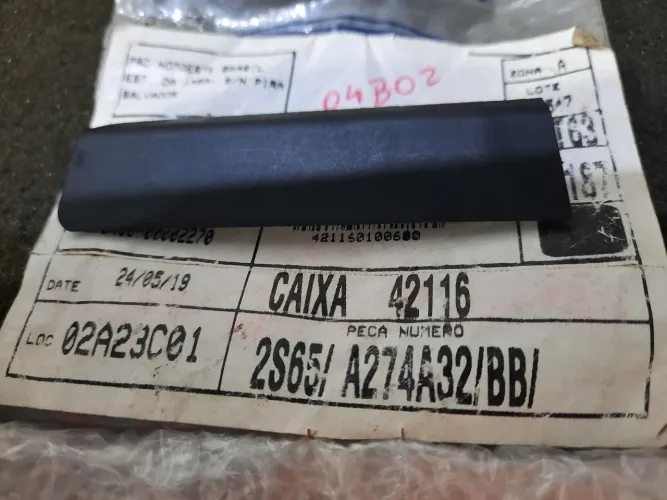 Cobertura Plástica Moldura Coluna direita traseira Ford Fiesta 2003 a 2014