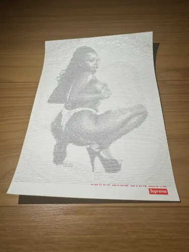 Adesivo Supreme - Edição Limitada Digi Girl