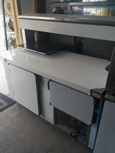 NZ. Balcão de serviço inox com condimentador refrigerado