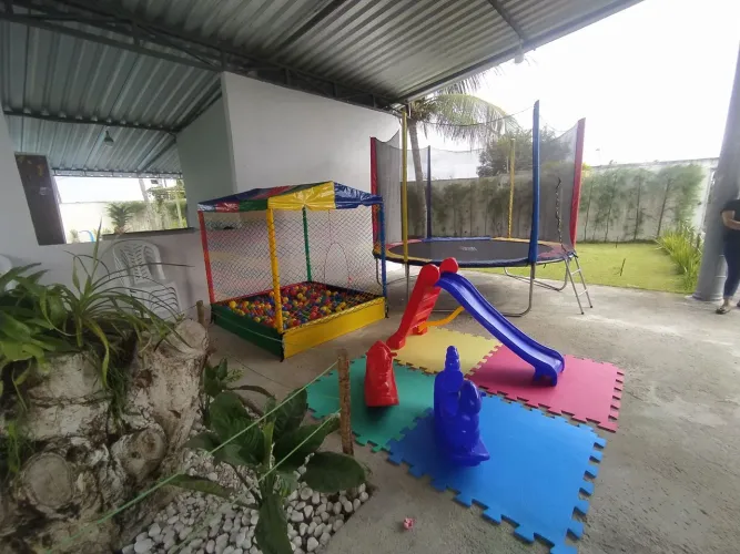 Alugo brinquedo infantil pula pula, piscina de bolinha, escorrego, gangorras