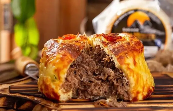 Queijo trufado recheado com carne do sol e charque