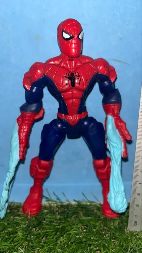 Homem-Aranha da linha Super Hero Mashers da Hasbro