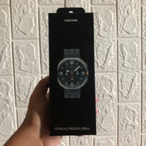 Galaxy Watch Ultra Prata com Pulseira Preta 4G LTE, Wi-Fi, GPS, NFC, Bluetooth e Wear OS