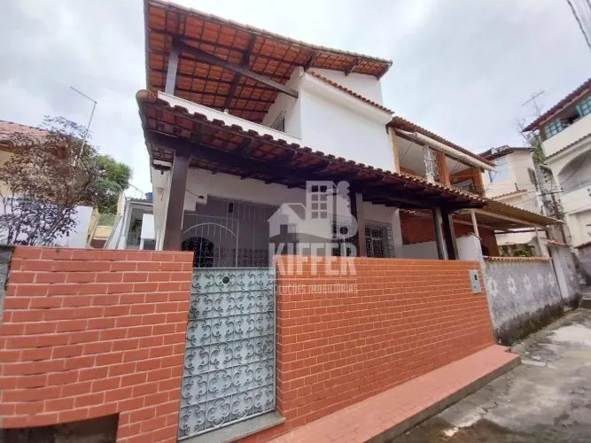 Casa Duplex à Venda em São Domingos 4 Quartos, 3 Suítes e Varanda