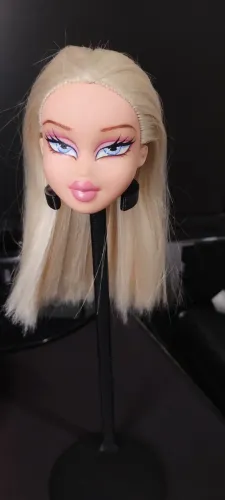 Cabeça Bratz com repaint