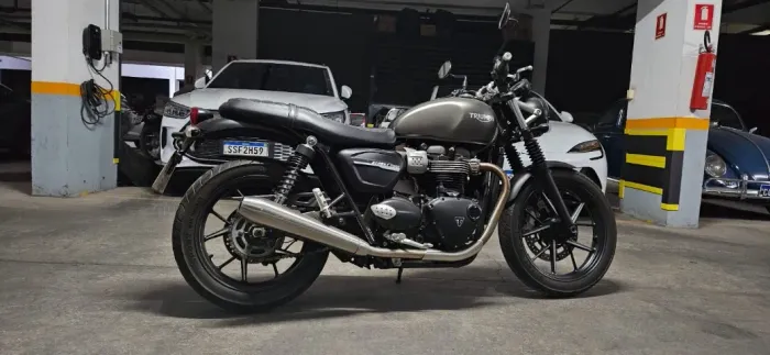 Triumph streer twin 900 excelente moto preço baixo para aproveitar oportunidade