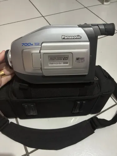Panasonic Palmcorder VHSC em bom estado com cabos originais
