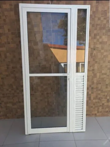 Porta de Alumínio 1,10 X 2,17