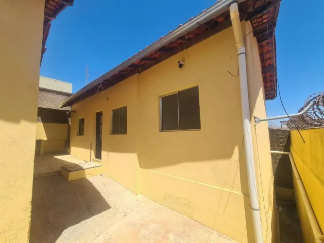 Casa Plana e Independente de 3 Quartos com Suíte no Bairro São Damião Vespasiano
