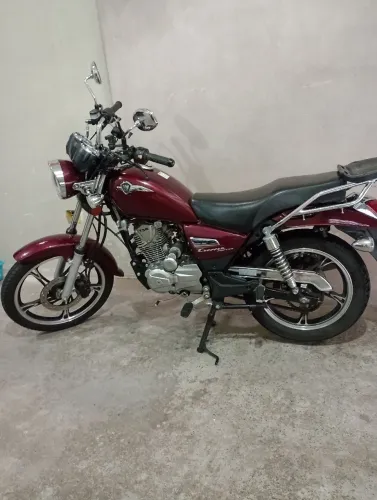 Moto em perfeito estado, econômica. Nunca dá dor de cabeça, com revisões feitas recente. 