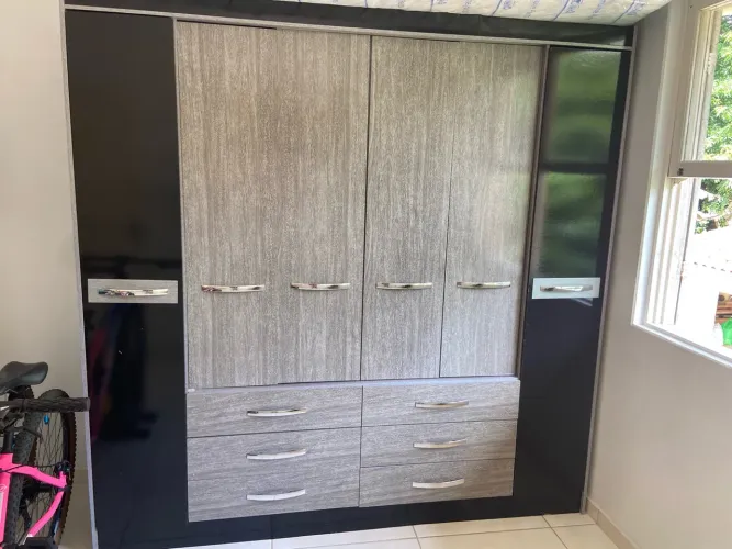 Guarda-Roupa 6 Portas com 6 Gavetas