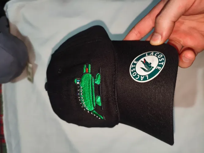 Boné Lacoste preto