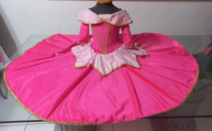 FANTASIA INFANTIL PRINCESA AURORA (BELA ADORMECIDA), VESTIDO ROSA VLD. TAM (M) 10 ANOS.