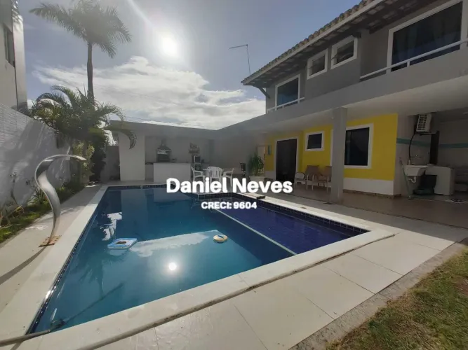 Casa em condomínio à VENDA próxima a Vilas do Atlântico 5 quartos sendo 4 suítes e um dele