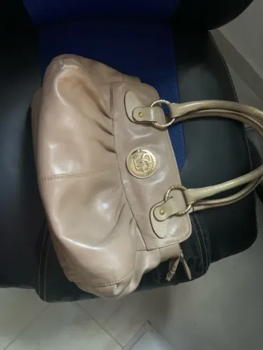 Bolsa de ombro em couro bege