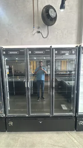 Expositor frios e laticínios para mercado 3 portas novo 