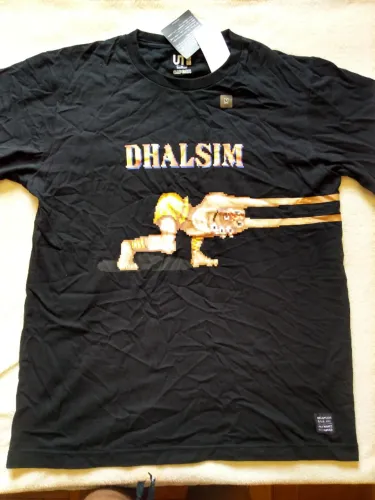 Camiseta UNIQLO Street Fighter Dalshin