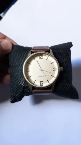 Relógio Quartz com pulseira de couro