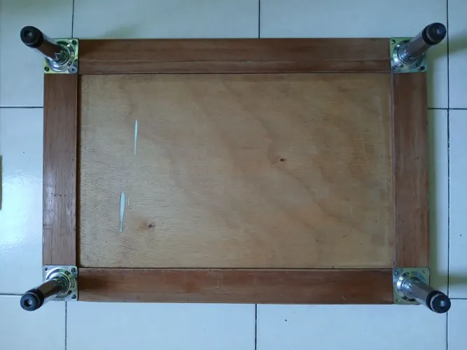 Mesa para bolo ou torta.