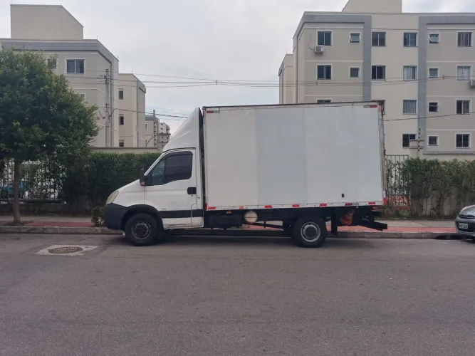 * carretos, fretes e mudanças